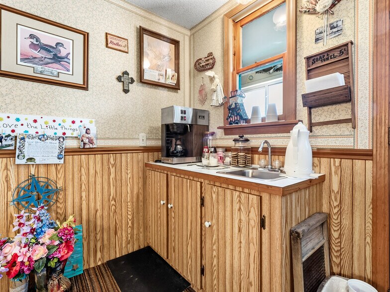 More Photos Of 1024 S I 75 Business Loop, Grayling Hotel For Sale