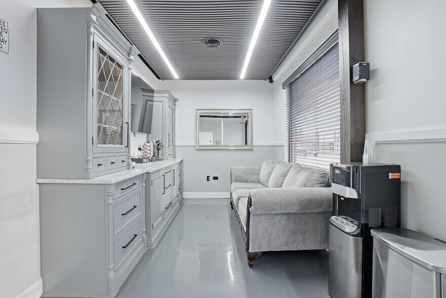 More Photos Of 116-118 S Water St, Wilmington Storefront Retail Office For Sale