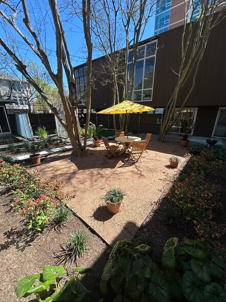 More Photos Of 4916 Kelvin Dr, Houston Coworking Space