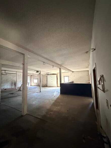 More Photos Of 3125 Yankee Rd, Middletown Auto Repair For Sale