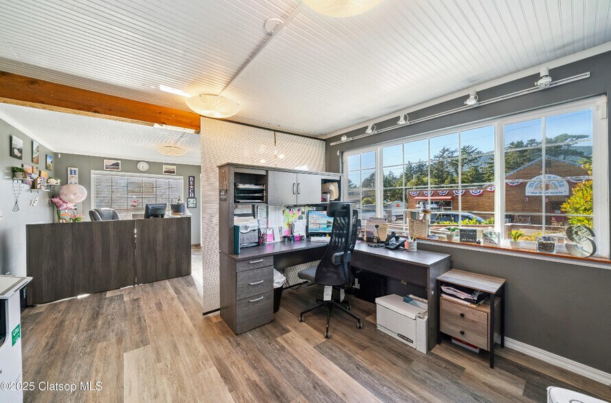 More Photos Of 186 Laneda Ave, Manzanita Storefront Retail Office For Sale