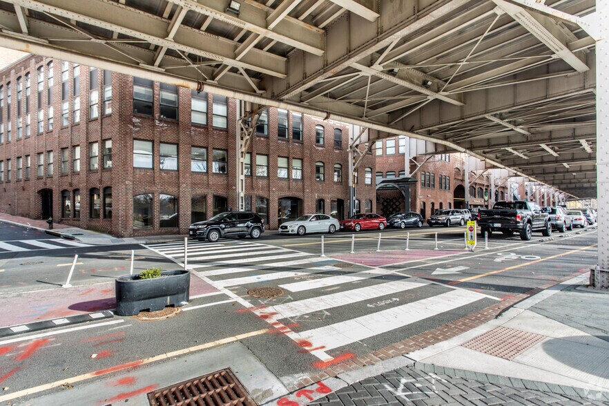 More Photos Of 3299 K St NW, Washington Office For Lease