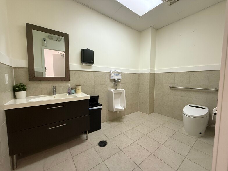 More Photos Of 9889 Bellaire Blvd, Houston General Retail For Sale