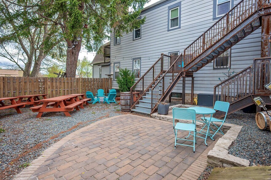 More Photos Of 228 E Main St, Waterford Bar For Sale