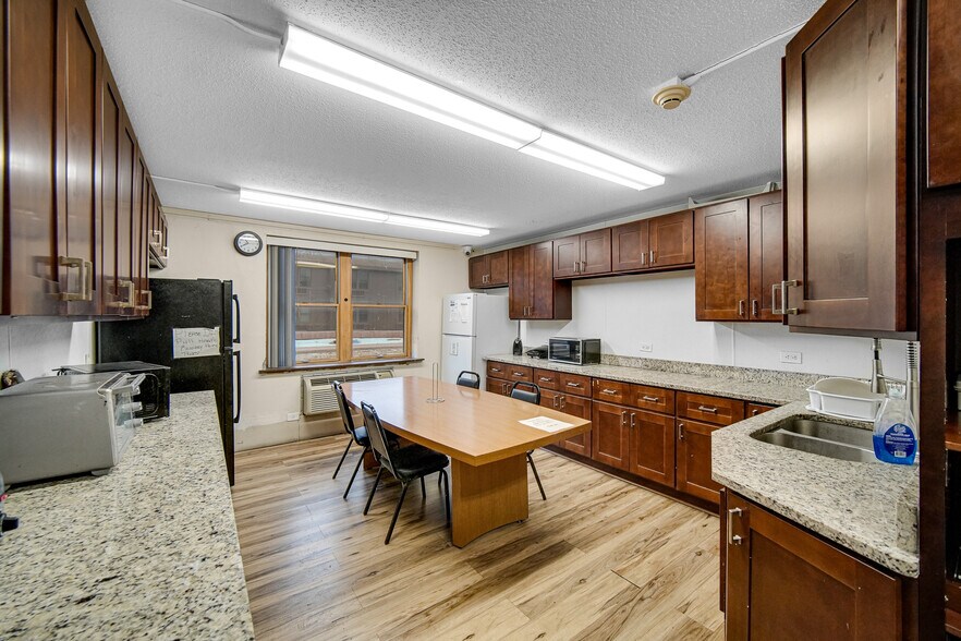 More Photos Of 17430 Dixie Highway, East Hazel Crest Healthcare For Sale