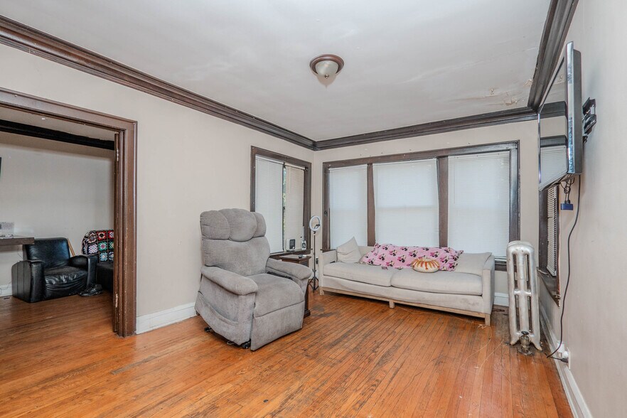 More Photos Of 7701 S Eggelston St, Chicago Apartments For Sale
