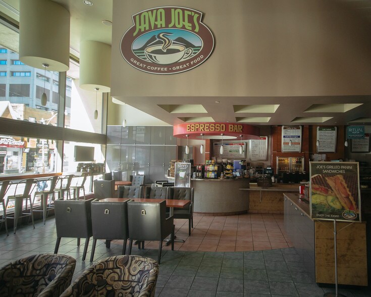 More Photos Of 180 Dundas St W, Toronto Office For Lease