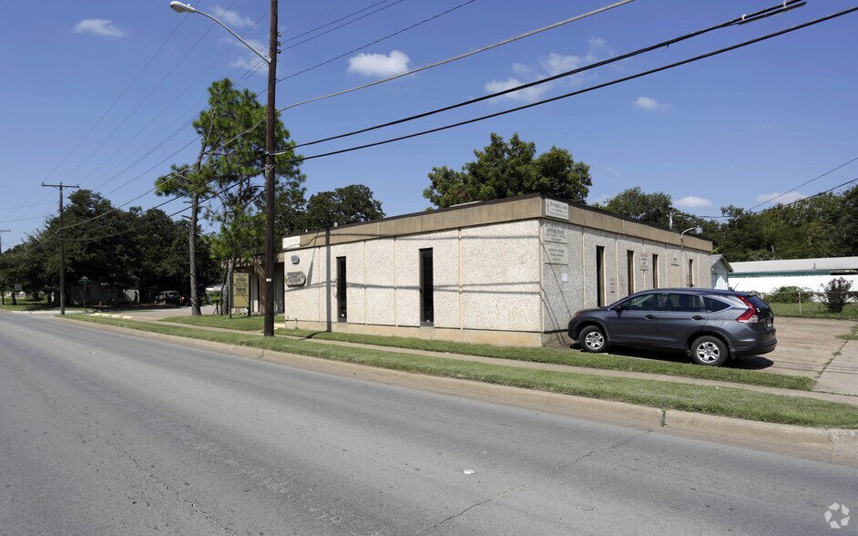 More Photos Of 910 W Northside Dr, Fort Worth Medical For Sale