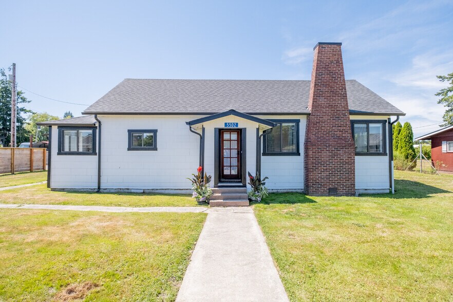 More Photos Of 14965 W Bow Hill Rd, Bow General Retail For Sale