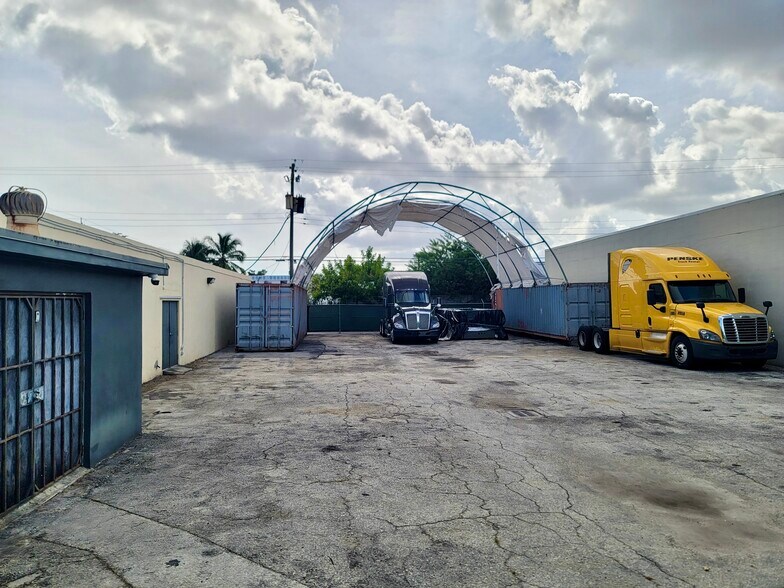 More Photos Of 2216 N 20th Ave, Hollywood Industrial For Sale