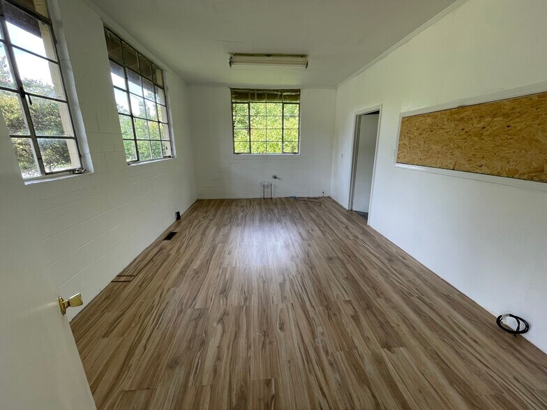 More Photos Of 354 Old Plank Rd, Seagrove Office For Lease