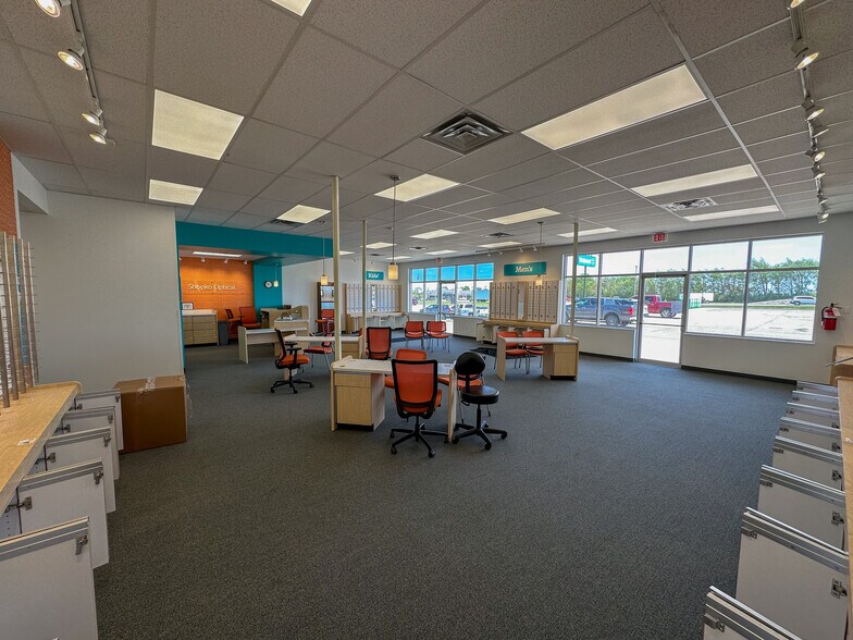 More Photos Of 1514-1528 W Springfield Rd, Taylorville Unknown For Lease