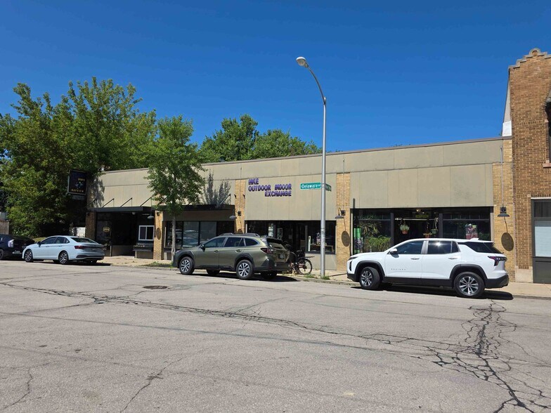 More Photos Of 3040-3046 S Delaware Ave, Milwaukee Storefront For Sale
