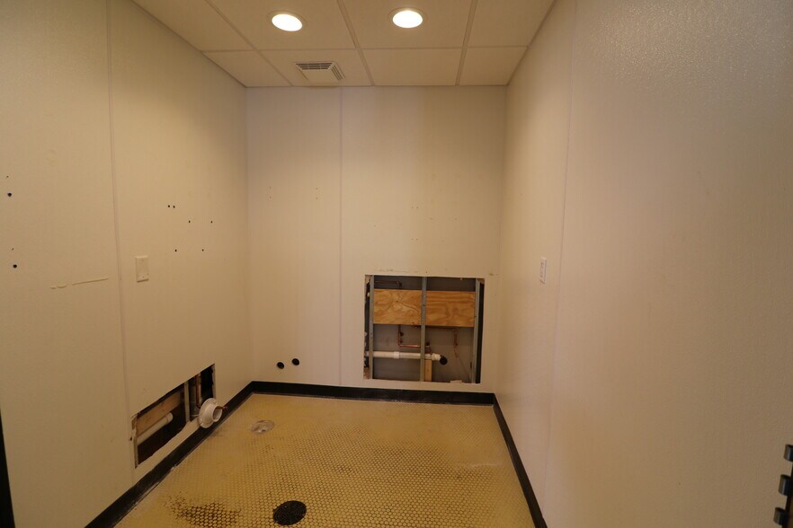 More Photos Of 1223 E Sciota Ave, Peoria Heights Industrial For Lease