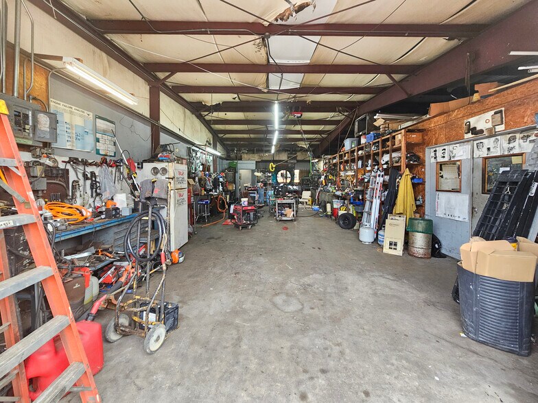 More Photos Of 508 Cedar Bayou Rd, Baytown Warehouse For Sale