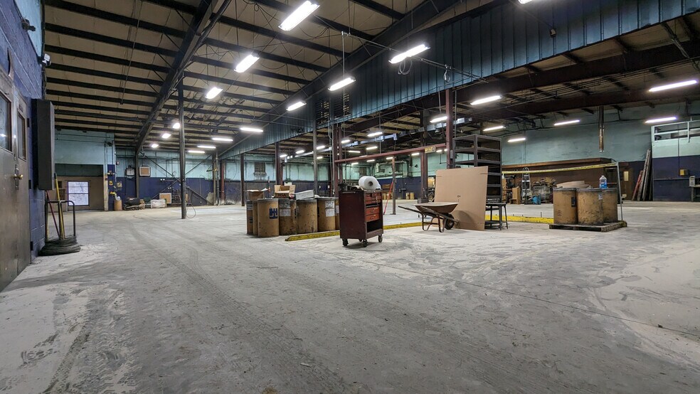 More Photos Of 5 Heritage Park, Clinton Manufacturing For Lease