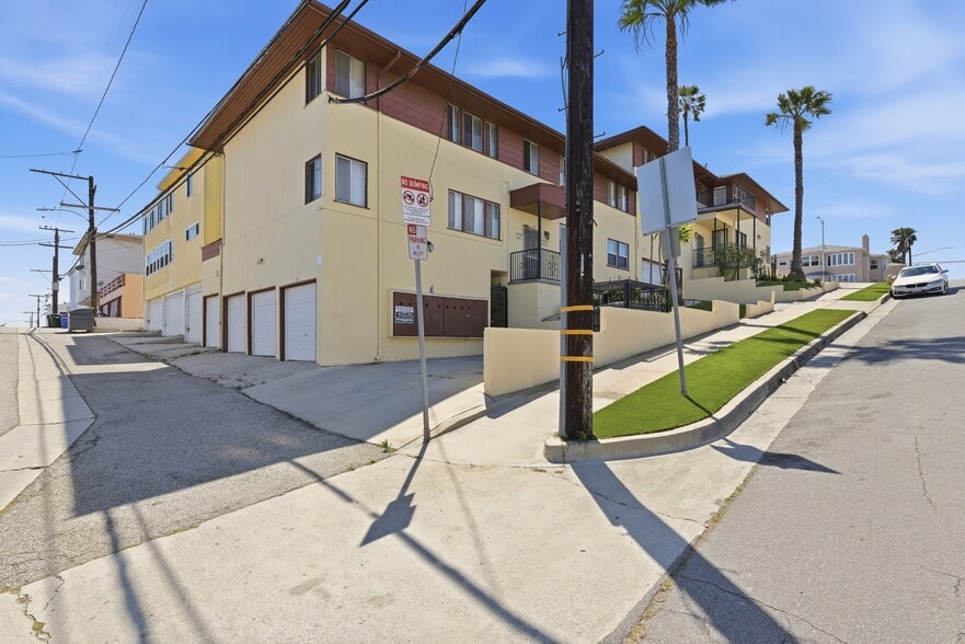 More Photos Of 4462 W 59th St, Los Angeles Apartments For Sale