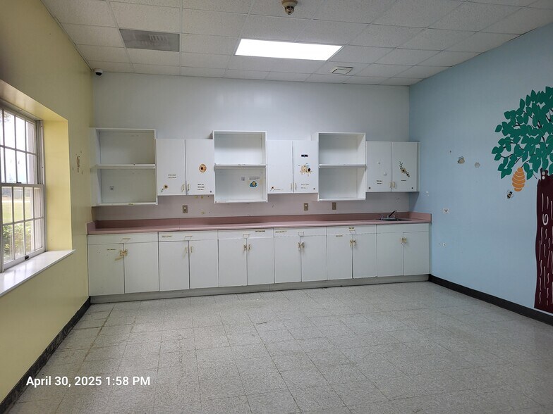 More Photos Of 3525 Russell Rd, Marianna Daycare Center For Sale