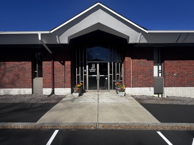 More Photos Of 70 Queen City Ave, Manchester Office For Sale