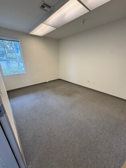 More Photos Of 819 Mitten Rd, Burlingame Office For Lease