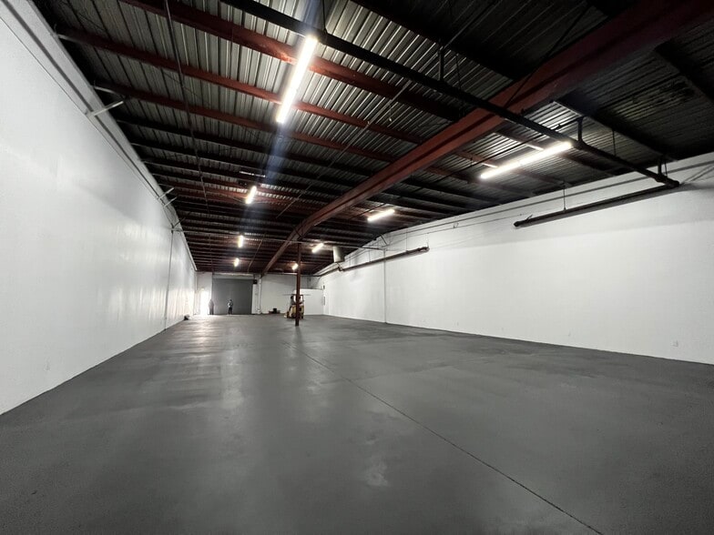 More Photos Of 4903 Long Beach Ave, Los Angeles Warehouse For Lease