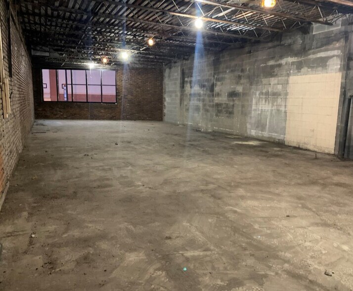 More Photos Of 2829-2833 N Broadway St, Chicago Storefront Retail Office For Lease