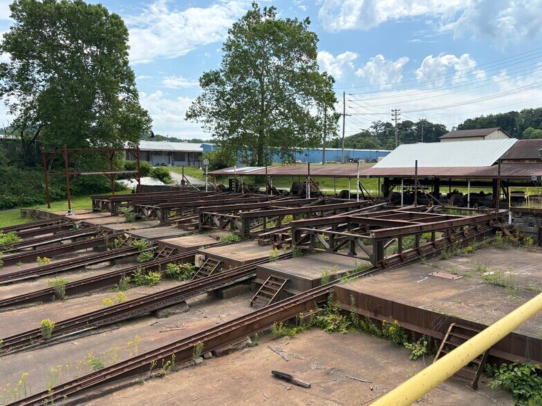 More Photos Of 1 Chicago Ave, Elizabeth Warehouse For Sale