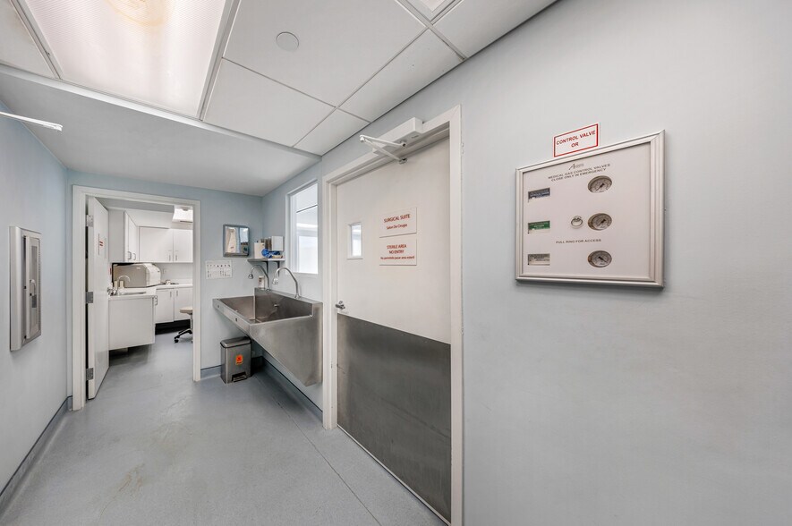 More Photos Of 1693 SW 27th Ave, Miami Office For Sale