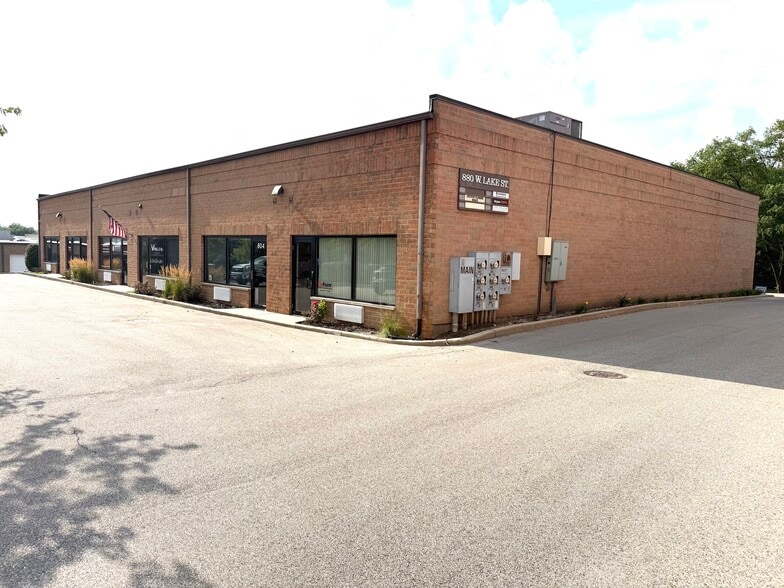 More Photos Of 880 W Lake St, Roselle Warehouse For Lease