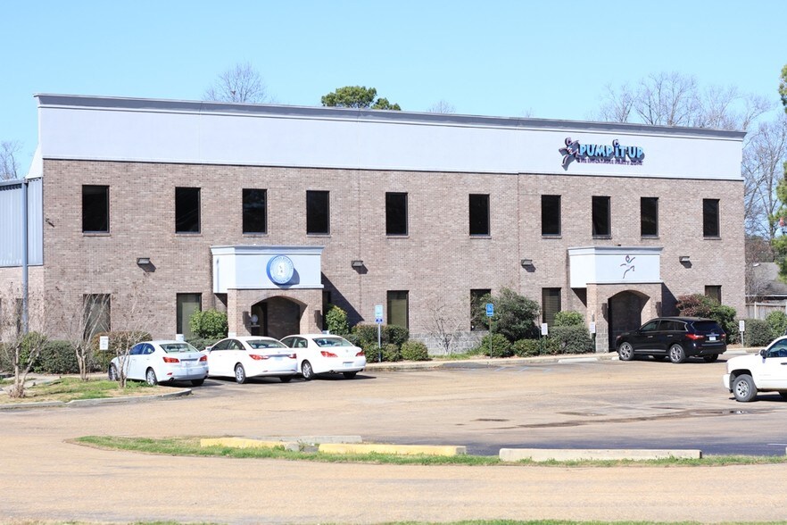 More Photos Of 1576 Old Fannin Rd, Brandon Warehouse For Lease