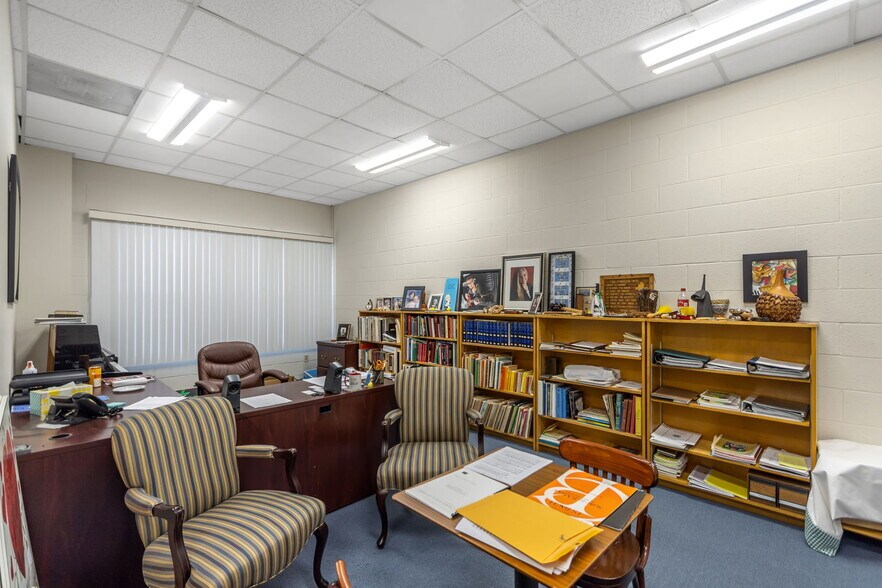 More Photos Of 411 Turner St, Clearwater Schools For Lease