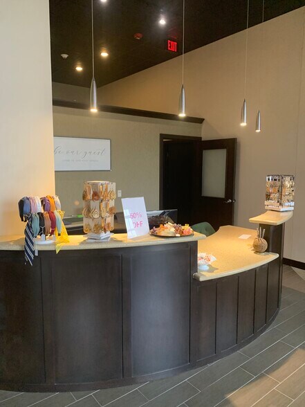 More Photos Of 2069 Central Ct, Green Bay Storefront Retail Office For Lease