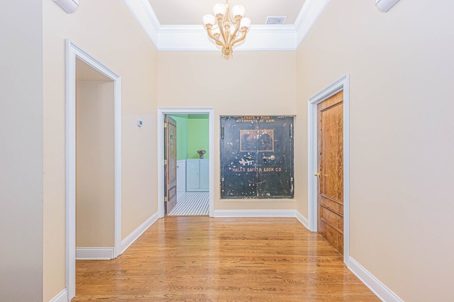 More Photos Of 110 W Indiana Ave, Deland Office For Sale