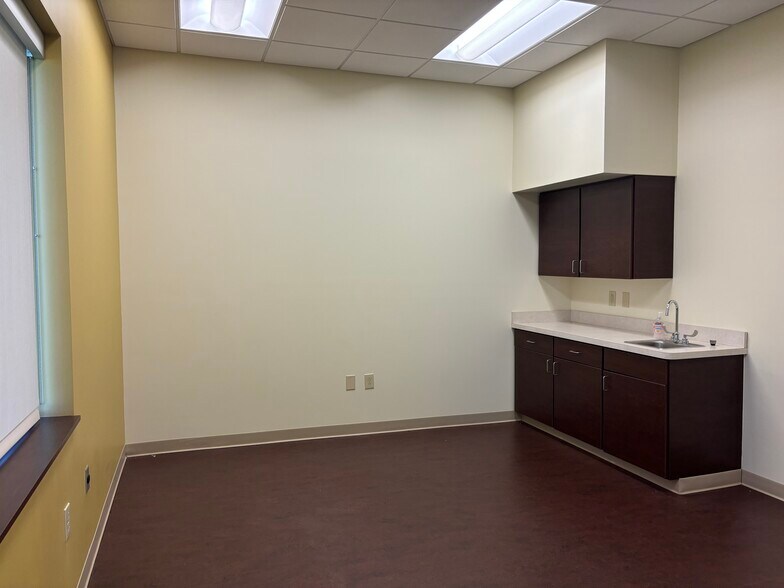 More Photos Of 11481 Olio rd, Fishers Medical For Lease