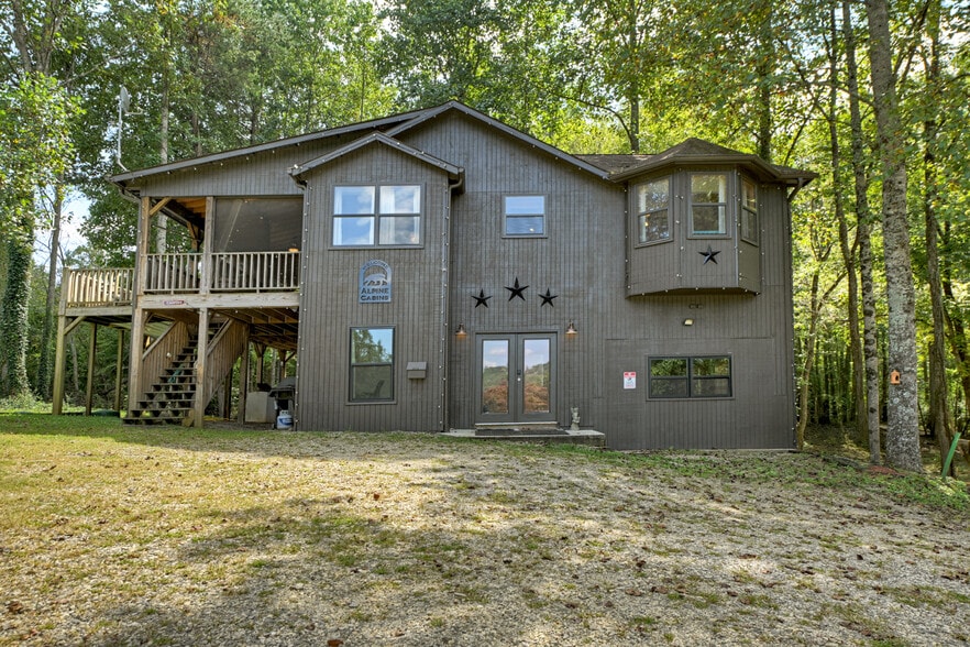 More Photos Of 77 Alpine Way, Blairsville Hotel For Sale