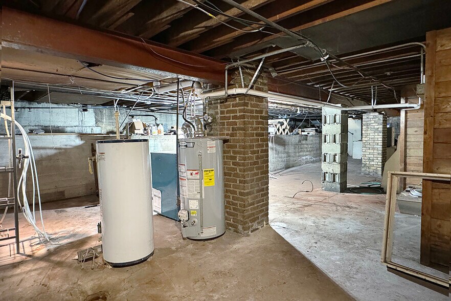 More Photos Of 1801 Wood St, Elkhart Storefront For Sale