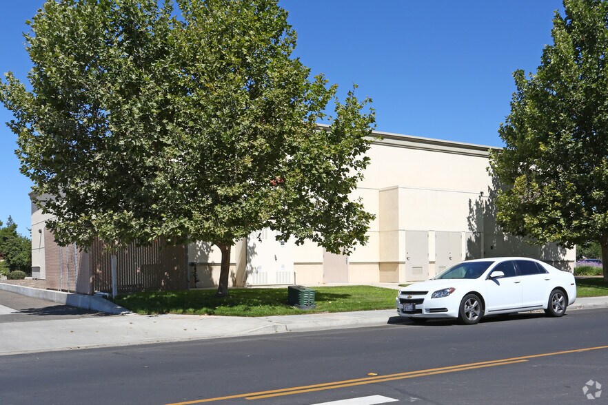 More Photos Of 145 S Newmark Ave, Parlier Office For Sale