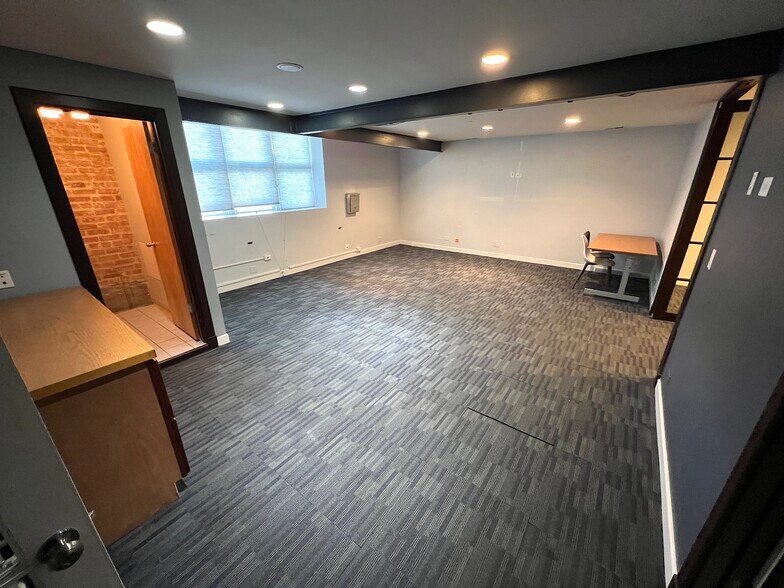 More Photos Of 1250 W Augusta Blvd, Chicago Showroom For Lease