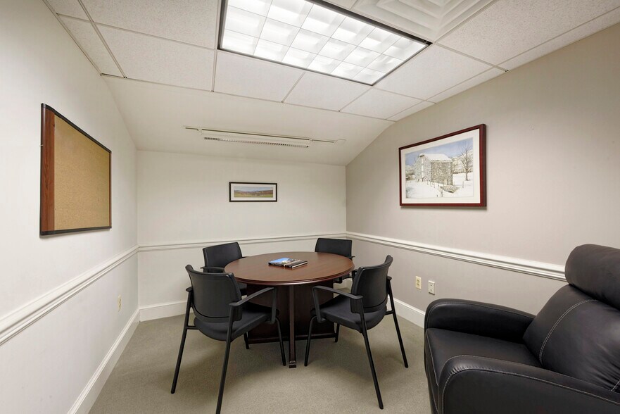 More Photos Of 6 S Pendleton St, Middleburg Office For Sale