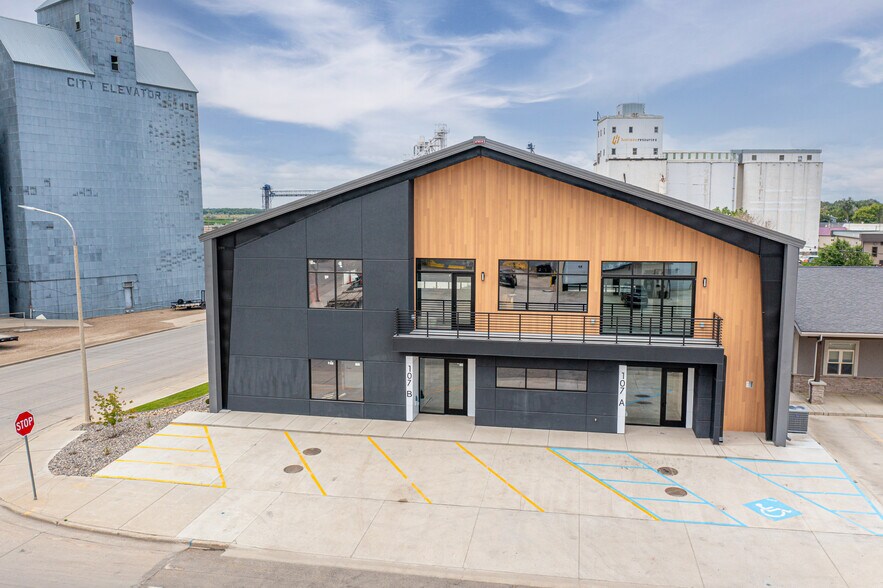 Primary Photo Of 107 Washington Ave, Williston Flex For Sale