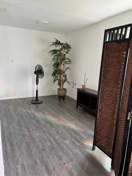 More Photos Of 2021 Thrace St, Tampa Office Residential For Sale