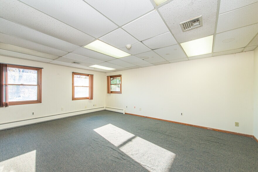 More Photos Of 74 S Powder Mill Rd, Morris Plains Office Residential For Sale