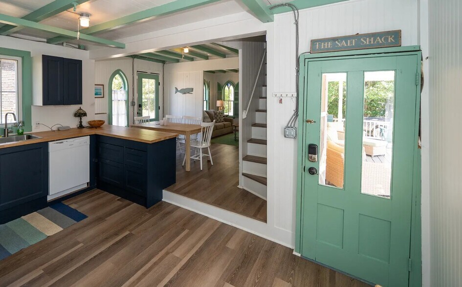 More Photos Of 9 Brunswick Ave, Vineyard Haven Specialty For Sale