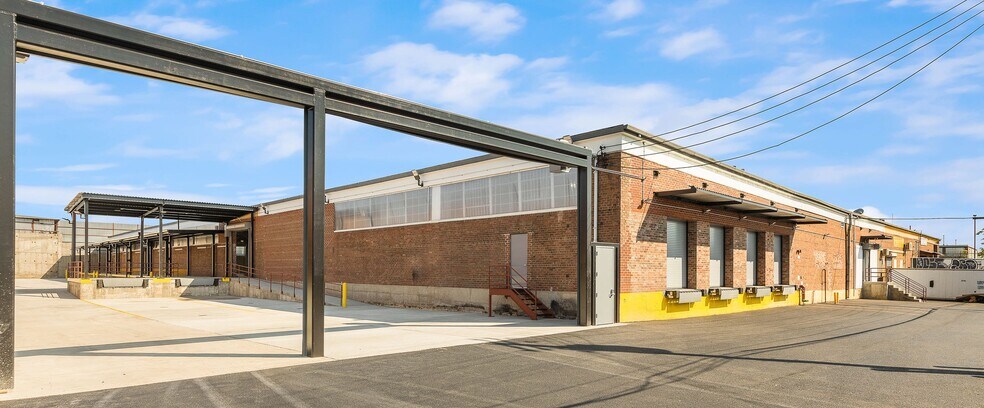 More Photos Of 9 Rewe St, Brooklyn Warehouse For Lease