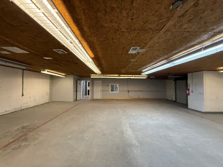 More Photos Of 3738 Boone Trl, Fayetteville Office For Sale