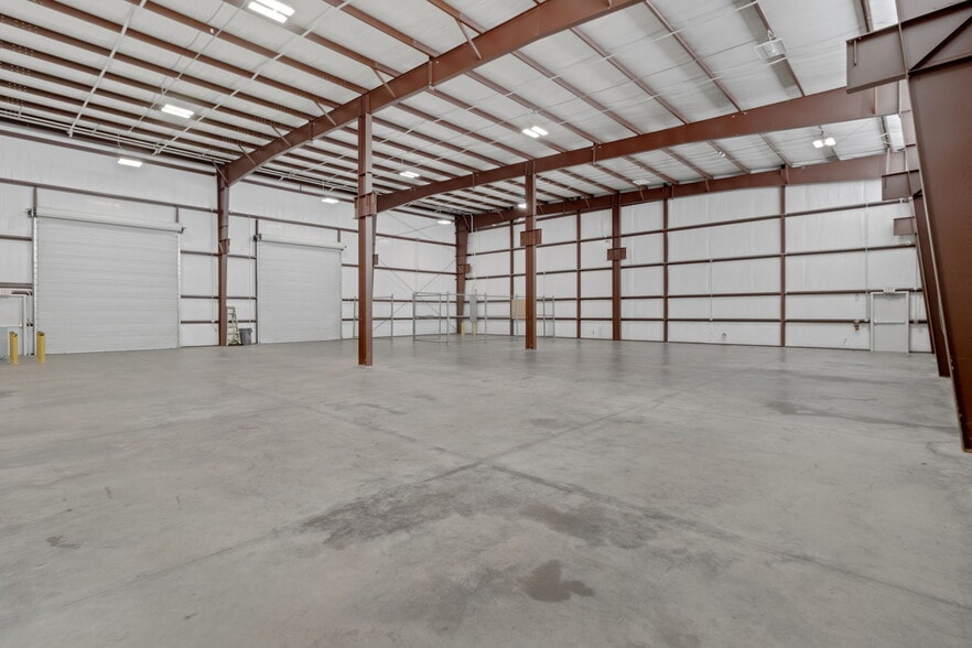 More Photos Of 8110 Parkside Ave, Baytown Warehouse For Sale