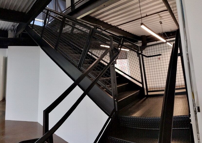 More Photos Of 214 W Tremont Ave, Charlotte Office For Lease