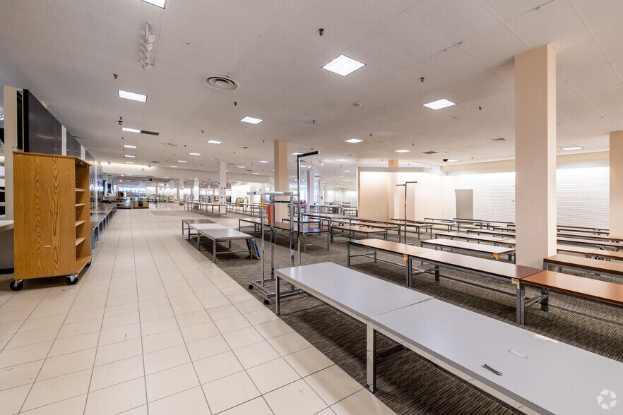 More Photos Of 1400-1420 N Parham Rd, Richmond Unknown For Lease
