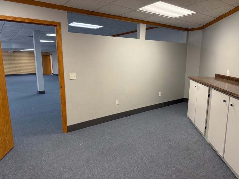 More Photos Of 223 N Seymour St, Fond Du Lac Manufacturing For Lease