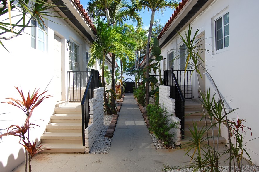 More Photos Of 965 Marseille Dr, Miami Beach Apartments For Sale